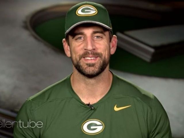 Aaron Rodgers surprises fan on 'Ellen' who gave kidney to 4-year-old student