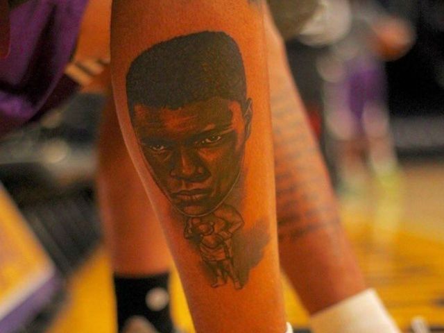 Lakers' Russell gets Muhammad Ali tattoo on leg
