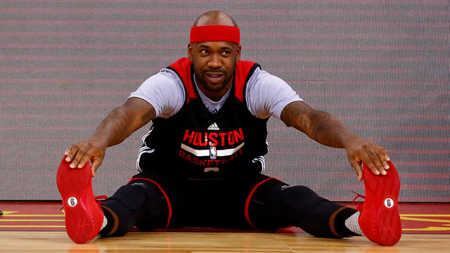 Rockets' Brown apologizes for writing on Great Wall of China