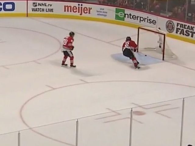 Watch: Blackhawks end season-opening loss with own goal