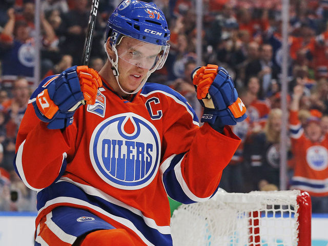 McDavid marvels at Matthews' debut
