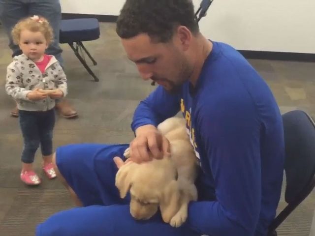 Klay Thompson meets same-named service puppy
