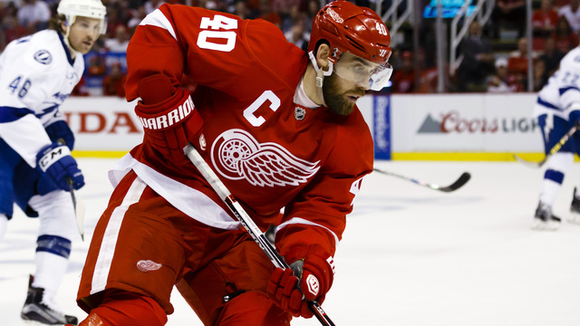 Zetterberg becomes 7th player to record 900 points as a Red Wing