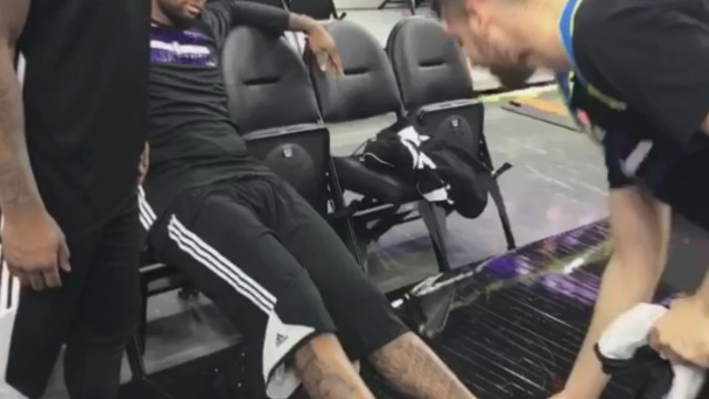 Boogie makes Kings rookies put on, take off his shoes