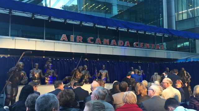 Maple Leafs add statues of Keon, Horton, Broda to 'Legends Row'