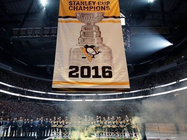 Penguins raise Stanley Cup banner