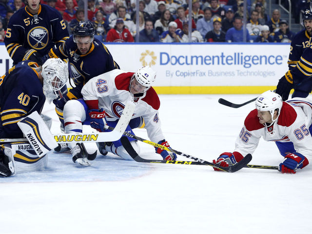 Andrew Shaw slewfoots Johan Larsson as Canadiens-Sabres game ends