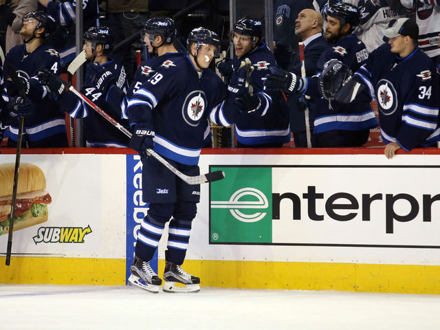 Watch: Laine displays scoring touch in 1st NHL game