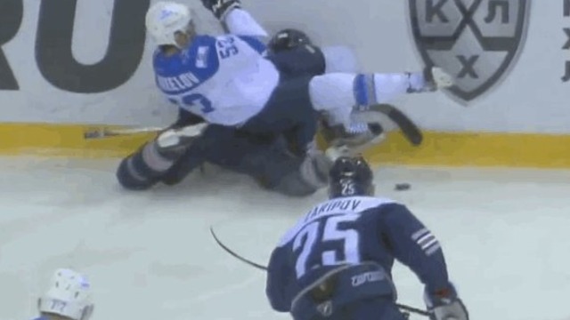 Wojtek Wolski suffers broken neck crashing into boards in KHL game