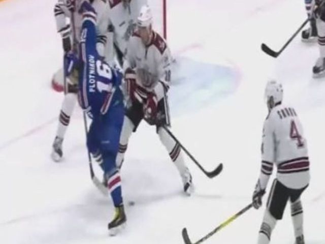 KHL's Plotnikov tallies incredible assist with between-the-legs dish