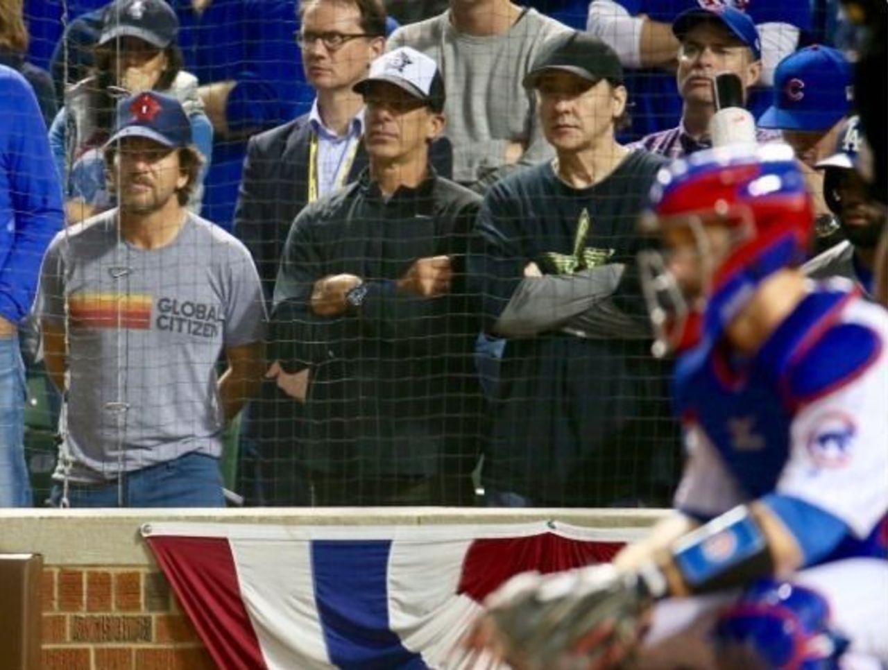 Chris Chelios, Eddie Vedder celebrate win in Chicago Cubs