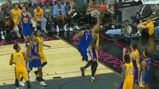 Warriors' McGee posterizes Robinson