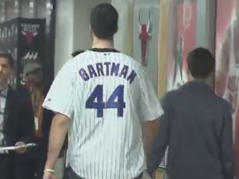 Frank Kaminsky trolls Cubs fans with Steve Bartman jersey at preseason game