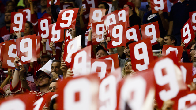 Watch: Red Wings honor Gordie Howe at final Joe Louis season opener