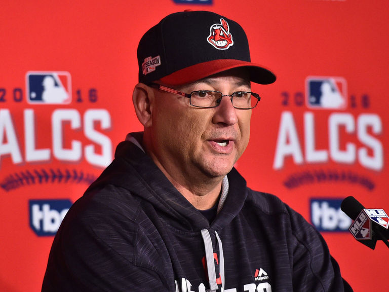 Francona loses tooth while chewing tobacco | theScore.com