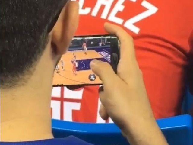 Blue Jays 'fan' plays video games during ALCS