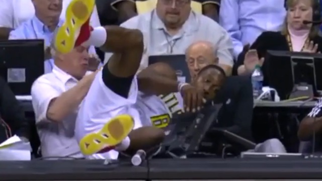 Watch: Dwight Howard dives into scorer's table to save ball