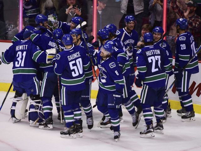 Canucks 1st team to open season with 3 wins despite never leading