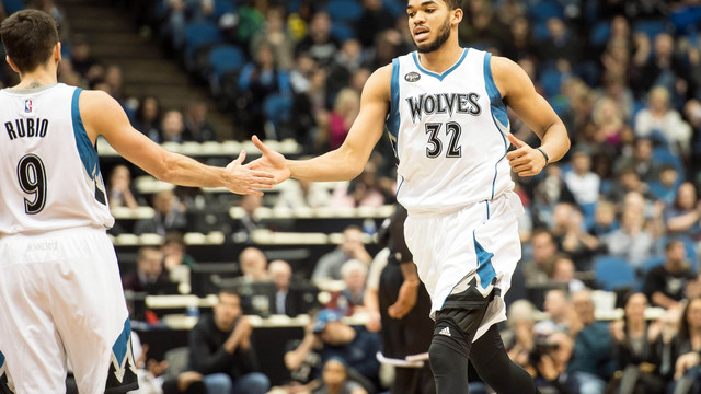 Watch: Rubio bounce pass leads to Towns slam