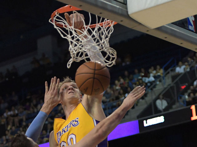 Watch: Mozgov bangs on Pachulia, rejects Durant with chase-down block