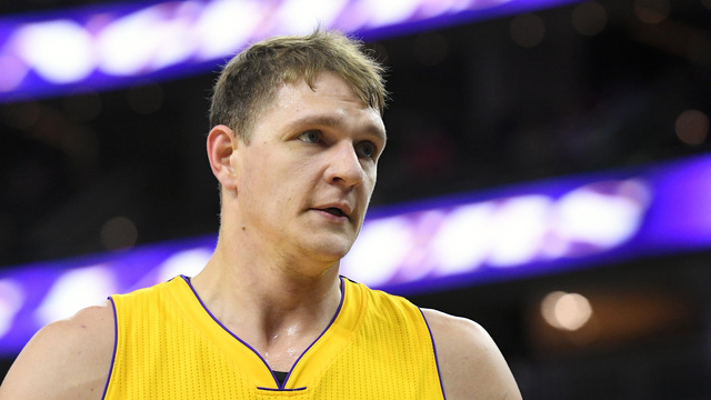 Lakers' Mozgov wants to 'be more physical and hit people around'