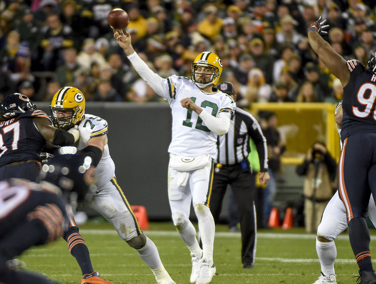 Rodgers Approves Of Packers Color Rush Uniform Thescore Com