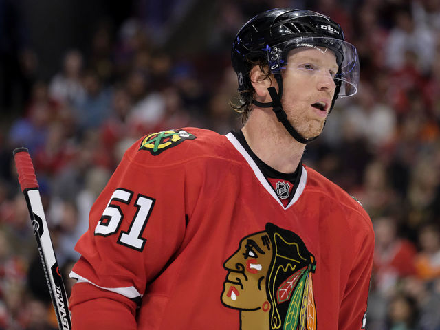 Blackhawks' Campbell to play left wing vs. Blue Jackets