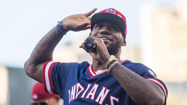 LeBron to sport Cubs attire as Cavs visit Bulls