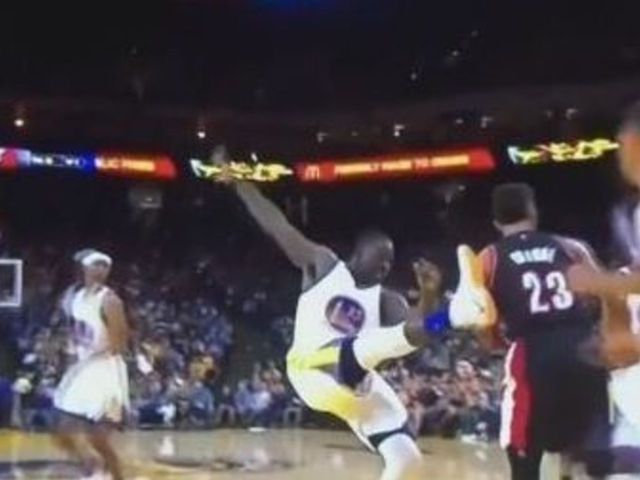 Draymond Green's kicking habit continues