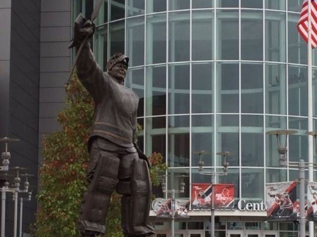 'The Salute': Brodeur's statue stands tall outside Devils' arena