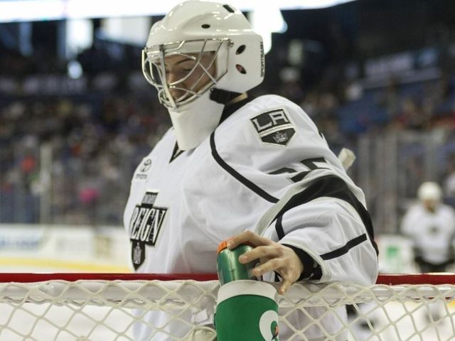 After Zatkoff's injury, Kings farm team's goalie coach will back up his son