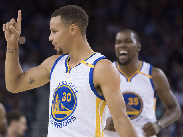 Curry becomes fastest player to 1,600 threes