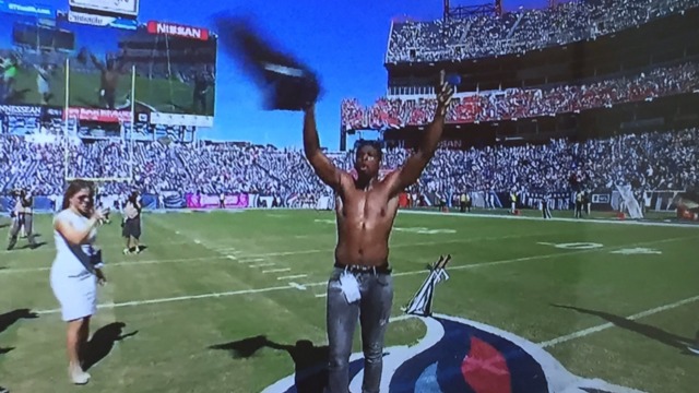Subban pumps up crowd at Titans game