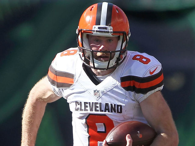Browns' Kizer exits with migraine; Hogan throws TD on 1st drive
