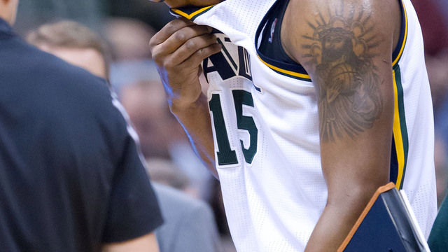 Favors departs Jazz's win over Heat
