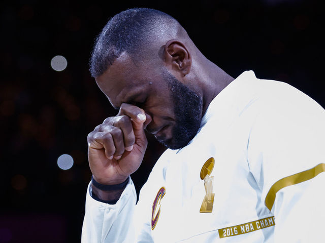 LeBron stays legendary en route to 1,000th regular-season game