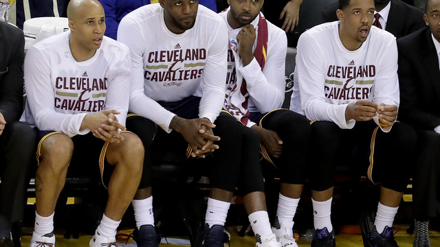 Watch: LeBron, Cavs dance to Rick Astley during win over Knicks
