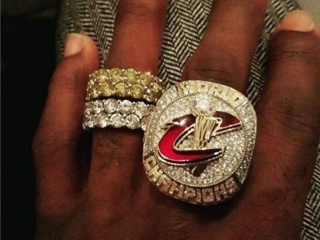 LeBron thanks fans in photo post of huge championship ring