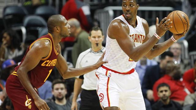 Watch: Howard slams home first points with Hawks