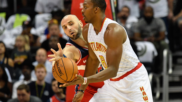 Howard gobbles up 19 rebounds in Hawks debut