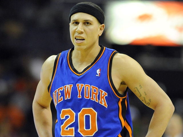 Mike Bibby finally fulfills autograph request after 15 years