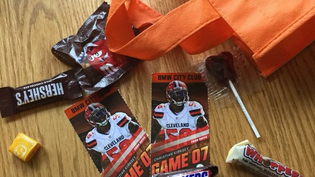 Dad jokes about finding Browns tickets in kids' Halloween candy