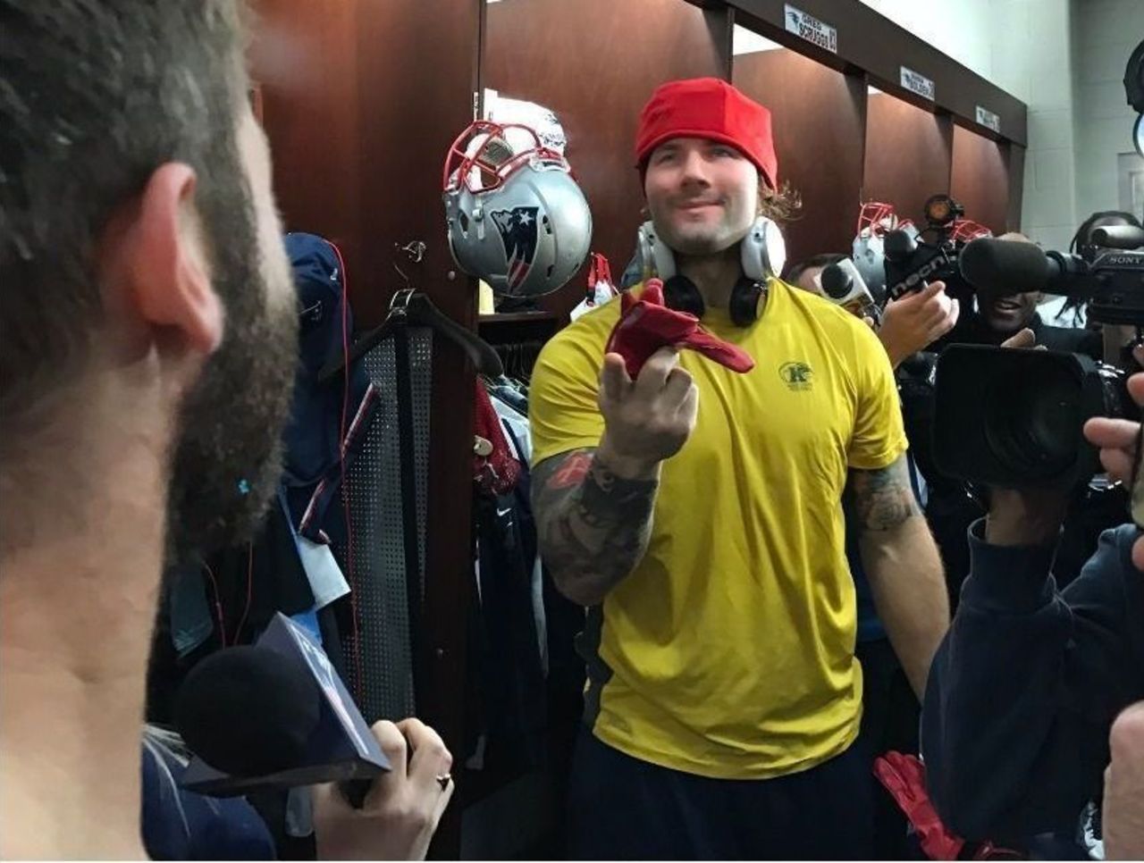 Chris Long becomes Patriots WR with spot-on Julian Edelman costume