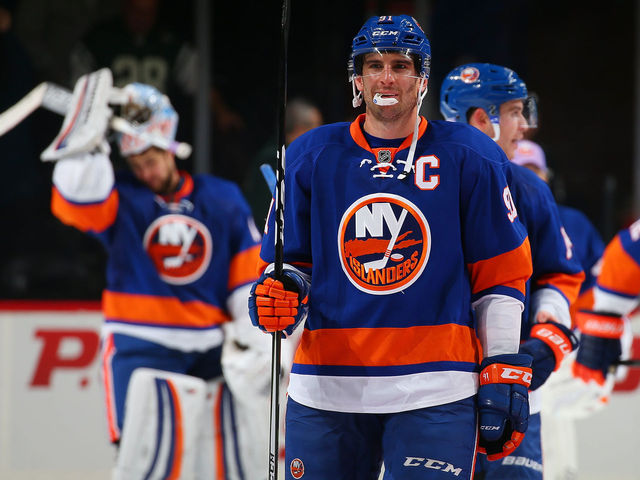 Tavares willing to negotiate with Islanders during season
