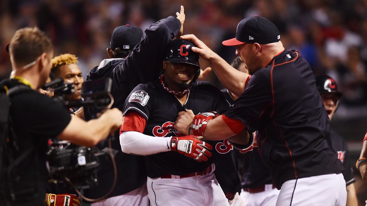 WS2016 Gm7: Davis' game-tying home run 