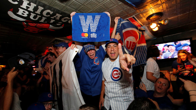 Cubs fans packing trains to Chicago for parade