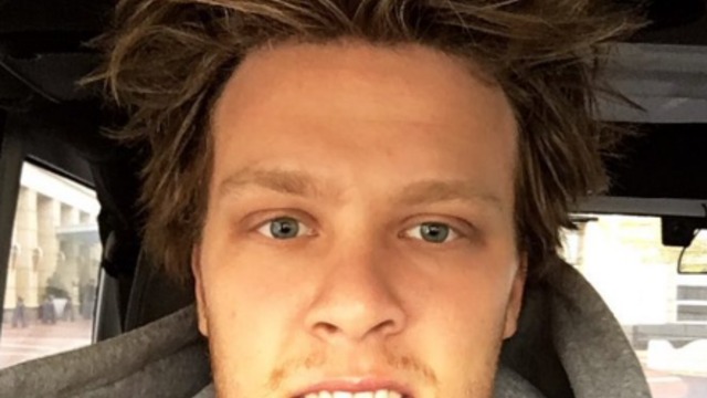 Bruins' Pastrnak feeling 'Dumb and Dumber' after chipping teeth