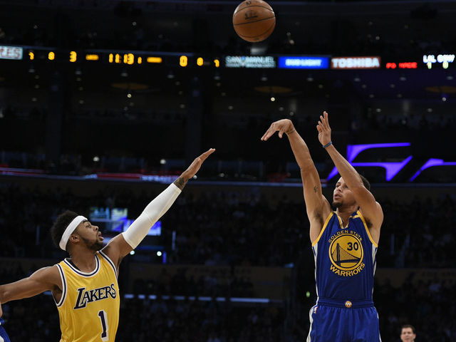 Curry's 3-point streak ends at 157 games in shocking loss to Lakers