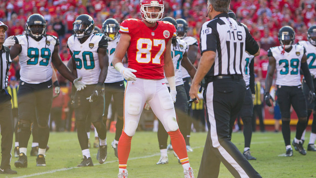 Chiefs' Kelce fined $24K for throwing towel at official