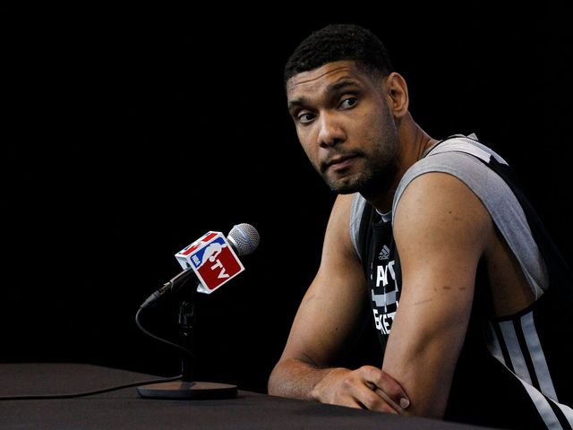 Tim Duncan drops in on Spurs practice